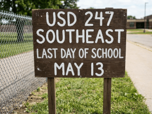 Correct text to 'Last Day of School May 13'